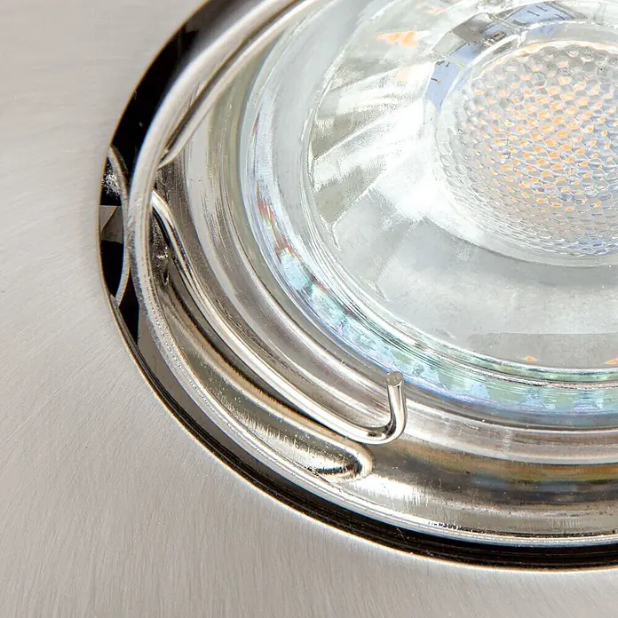 Orion Leuchten Einbauleuchte -  - Silberne LED-Einbauleuchte mit klarer Strukturglaslinse und Metallzierleiste.