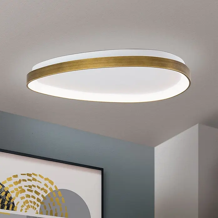 Orion Leuchten LED-Deckenleuchte - L x B x H: 65 x 65 x 6 cm - Ovale LED-Deckenleuchte mit goldenem Rahmen und weißem, beleuchtetem Diffusor an der Decke montiert.