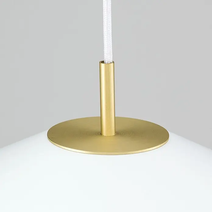 Orion Leuchten LED-Pendelleuchte rund -  - Weißes geflochtenes Kabel, das mit einer goldenen Messinghalterung und einem weißen Lampenschirm verbunden ist.
