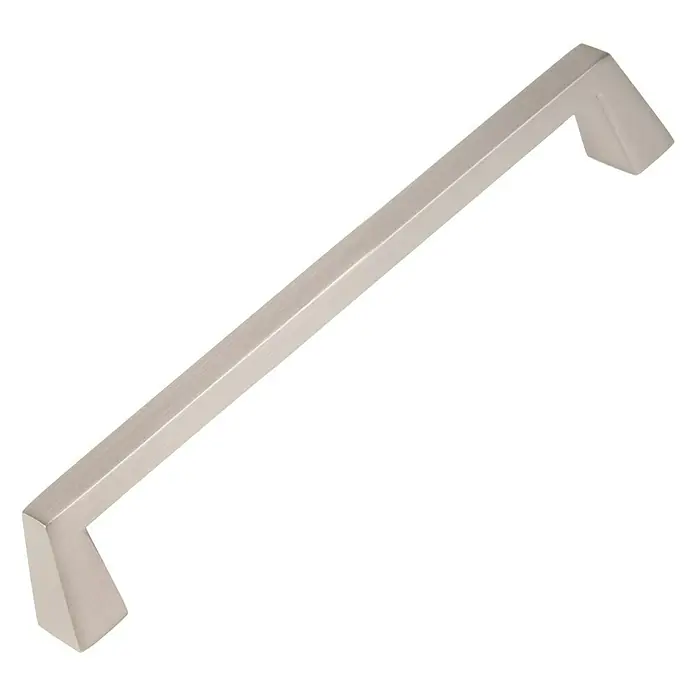 Nesu Tirador para muebles 893625 - L x An x Al: 10,8 x 1,2 x 2,2 cm, Acero, Acero inoxidable, Distancia entre orificios: 96 mm - Primer plano de un tirador de armario de níquel cepillado con extremos cuadrados, ofreciendo una estética moderna.