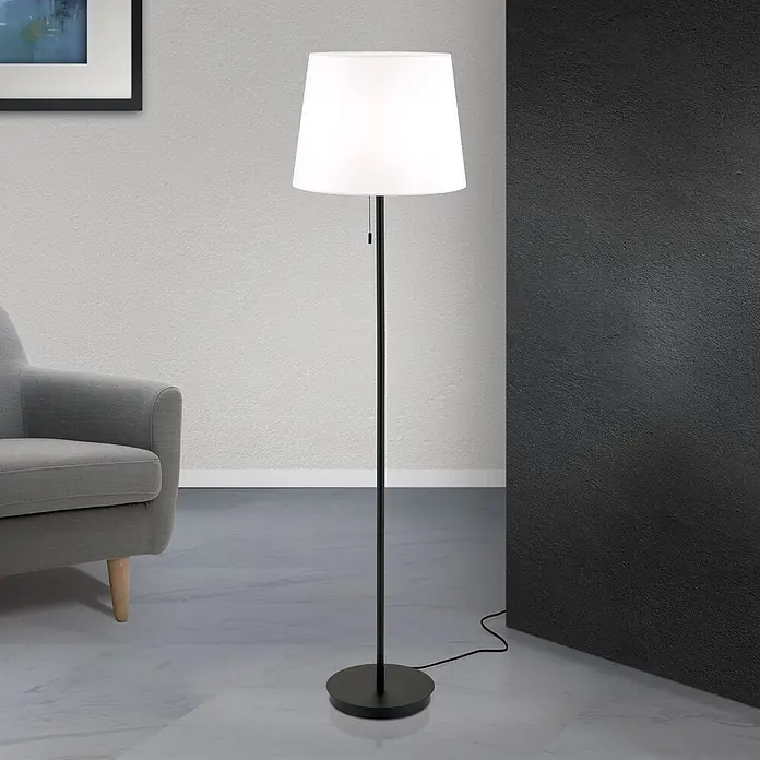 Orion Leuchten Stehleuchte - 40 W, Höhe: 157 cm, E27 - Schwarze Stehlampe mit weißem Schirm in einem modernen Wohnzimmer.