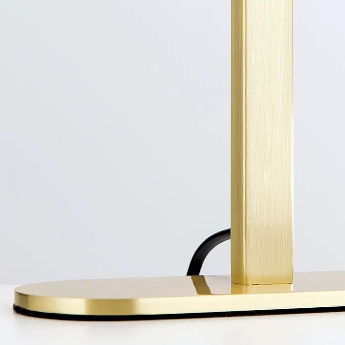 Orion Leuchten LED-Tischleuchte - 12 W, L x B x H: 27,5 x 3,5 x 34 cm, Warmweiß - Gebürstete goldene Basis und Stiel einer Lampe mit schwarzem Kabel.