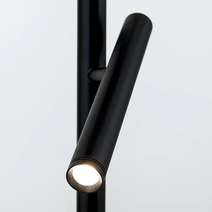 Orion Leuchten LED-Deckenfluter - 33 W, Höhe: 175 cm - Eine schwarze zylindrische Leuchte an einem schwarzen Mast, die hellweißes Licht abstrahlt.