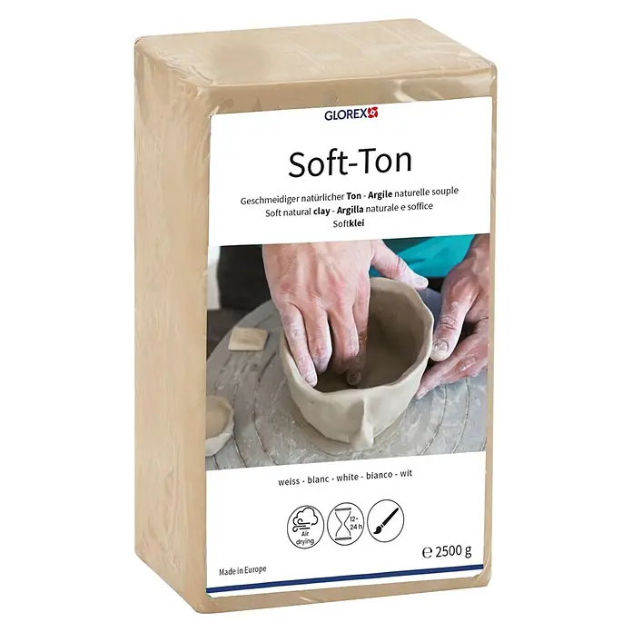 Glorex Hobby Time Softton - 2.500 g, Weiß - GLOREX Soft-Ton, 2500g, weiße lufthärtende Naturmodelliermasse mit Händen beim Töpfern auf der Verpackung.