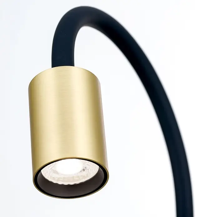 Orion Leuchten LED-Klemmleuchte - L x B x H: 46 x 6 x 12 cm, 5 W, Lichtfarbe: Warmweiß - Messingfarbener Lampenkopf mit hellem LED-Licht an einem schwarzen gebogenen Arm.