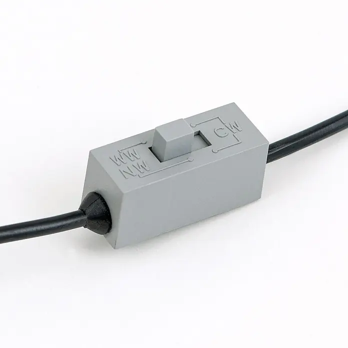 Orion Leuchten LED-Einbauleuchte rund -  - Grauer Inline-Schalter mit schwarzem Kabel, Schieberegler und den Beschriftungen "WW NW" und "CW" zur Funktionssteuerung.