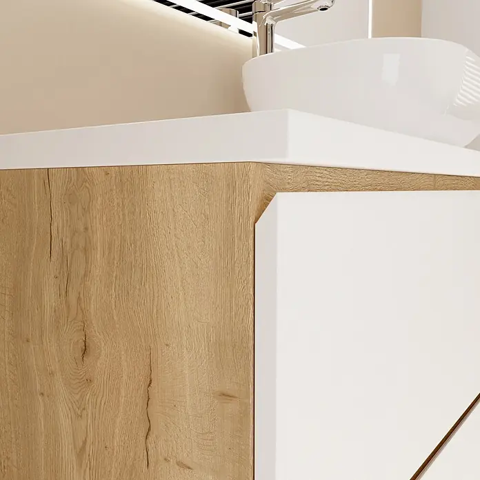 Mueble bajo de lavabo Isa - An x Pr x Al: 70 x 44,6 x 54,5 cm, Blanco seda, Apertura con uñero ingletado 45 grados - Mueble de baño moderno con lavabo sobre encimera blanco, grifo cromado y mueble de madera clara.