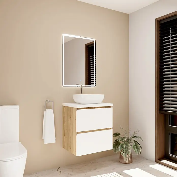 Mueble bajo de lavabo Isa - An x Pr x Al: 60 x 44,6 x 54,5 cm, Blanco seda, Apertura con uñero ingletado 45 grados - Mueble de baño suspendido con marco de madera, cajones blancos y lavabo bajo espejo LED rectangular en baño moderno.