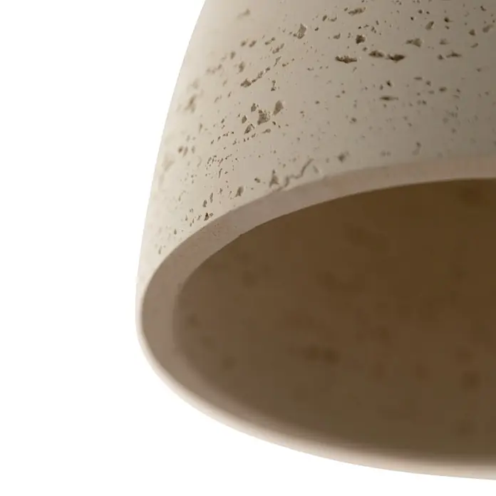 Just Light Pendelleuchte Traventa - L x B x H: 115 x 21 x 120 cm, Travertinoptik, E27, Anzahl Leuchtmittel: 3 Stk. - Hellbeiges, strukturiertes zylindrisches Objekt mit poröser Oberfläche.