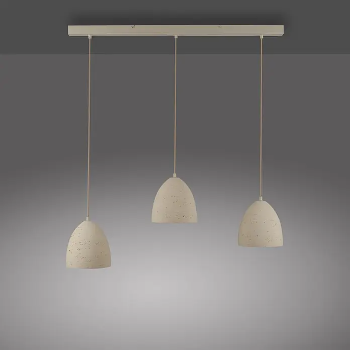 Just Light Pendelleuchte Traventa - L x B x H: 115 x 21 x 120 cm, Travertinoptik, E27, Anzahl Leuchtmittel: 3 Stk. - Drei hellbeige, texturierte konische Pendelleuchten hängen an einer rechteckigen Deckenleiste.