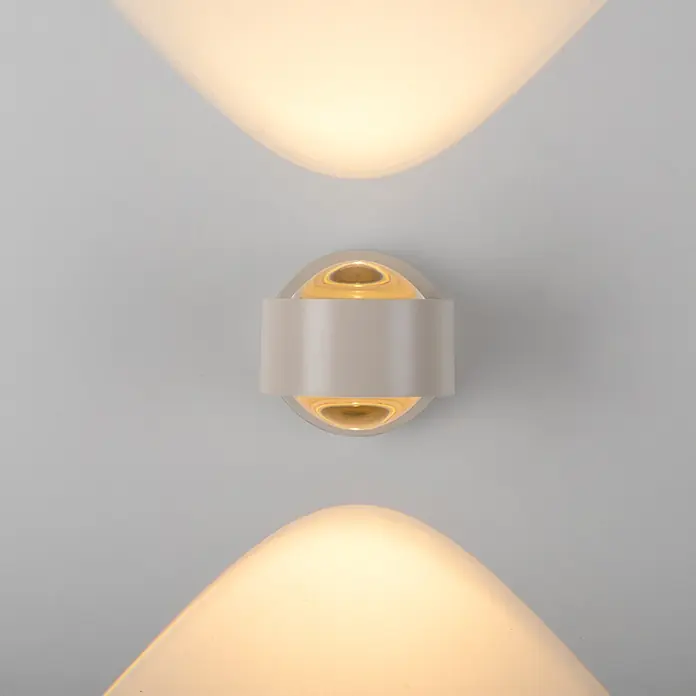 Just Light LED-Wandleuchte Chia -  - Cremefarbene Wandleuchte mit warmer, konischer Lichtstrahlung nach oben und unten.