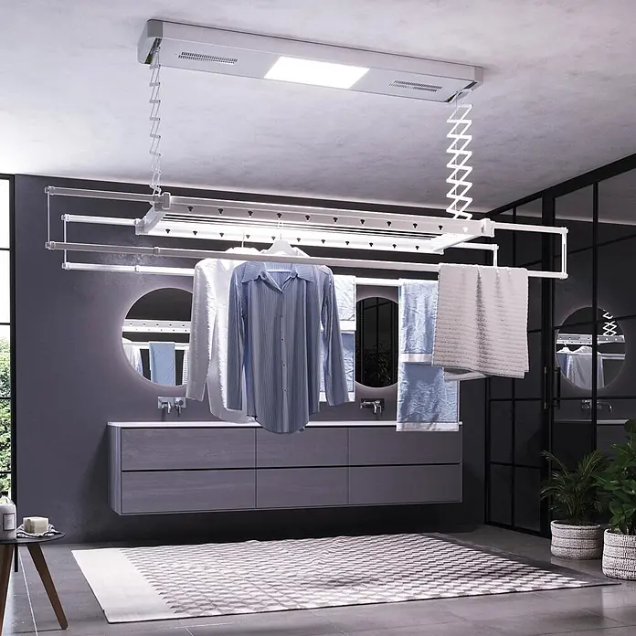 Foxydry Deckenwäschetrockner Pro 120 - L x B: 53 x 122 cm, Stahlgrau - Weißer, deckenmontierter smarter Wäschetrockner in modernem Bad, mit Kleidung und Handtüchern an ausziehbaren Stangen.