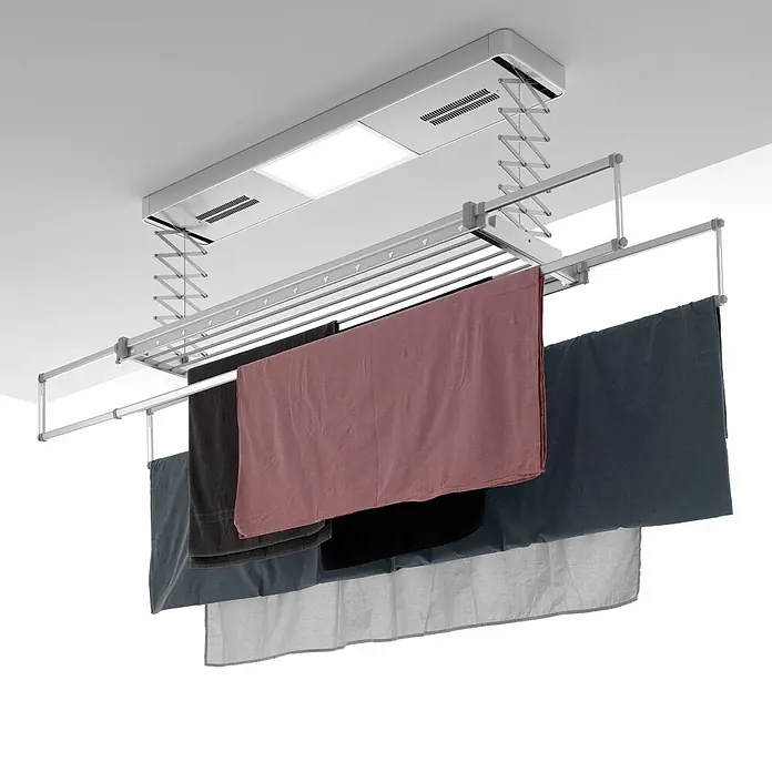 Foxydry Deckenwäschetrockner Pro 120 - L x B: 53 x 122 cm, Stahlgrau - Weißer Deckenwäschetrockner mit integriertem Licht und Trocknungsfunktion, an dem Handtücher hängen.