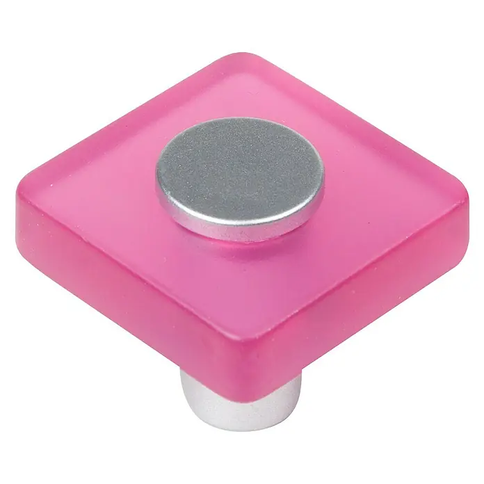 Nesu Tirador para muebles 621MG - L x An x Al: 3 x 2,6 x 1,2 cm, Plástico, Rosa - Primer plano de un tirador de armario cuadrado rosa con base y asa de metal plateado.