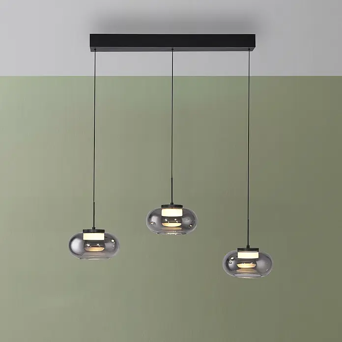 Just Light LED-Pendelleuchte Sia - 6 W, L x B x H: 80 x 75 x 20 cm, Rauchglas/ Schwarz, Warmweiß, Anzahl Leuchtmittel: 3 Stk. - Drei Pendelleuchten mit Rauchglas-Schirmen und schwarzer Deckenleiste.