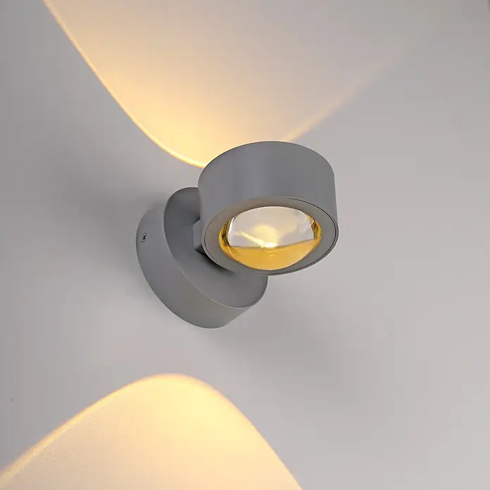 Just Light LED-Wandleuchte Chia -  - Graue zylindrische Wandleuchte mit warmem gelbem Licht nach oben und unten.