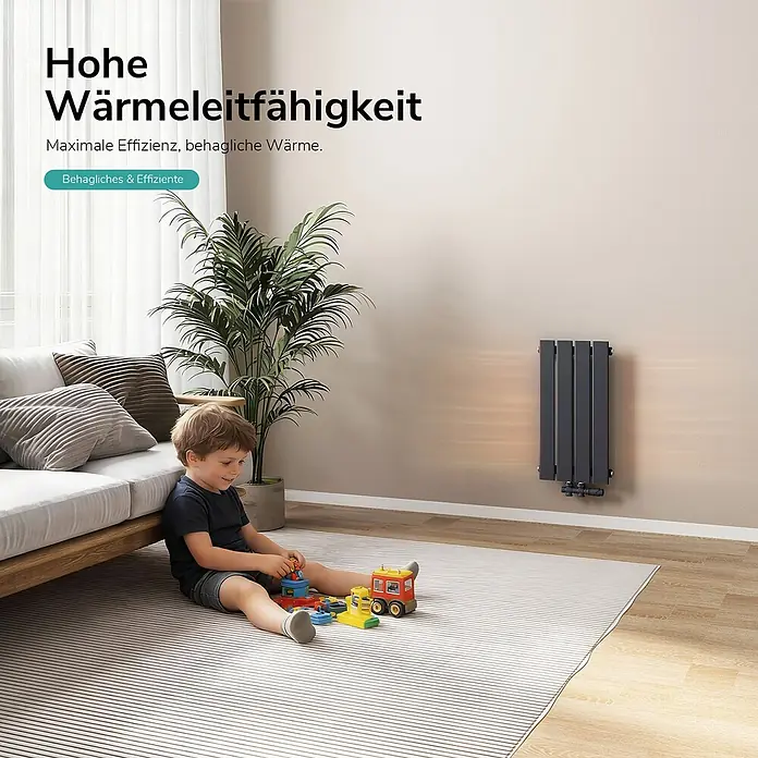 Emke Designheizkörper Flatrad FR - B x H: 30 x 60 cm, Wärmeleistung bei Vorlauftemperatur von 75 °C (D: 50): 233 W, Anthrazit - Dunkelgrauer Paneelheizkörper an der Wand, der Wärme in einem Wohnzimmer spendet, wo ein Kind spielt.