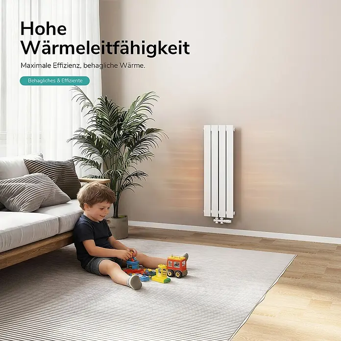 Emke Designheizkörper Flatrad FR - Wärmeleistung bei Vorlauftemperatur von 75 °C (D: 50): 403 W, Weiß - Weißer vertikaler Heizkörper wärmt ein gemütliches Wohnzimmer, in dem ein Kind spielt.