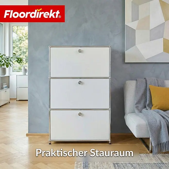 Floordirekt Metall-Mehrzweckschrank Concept Epure MK-129 Weiß - Weiß - Weißes modulares Aufbewahrungsmöbel mit Chrom-Akzenten, bietet praktischen Stauraum in einem modernen Wohnzimmer.