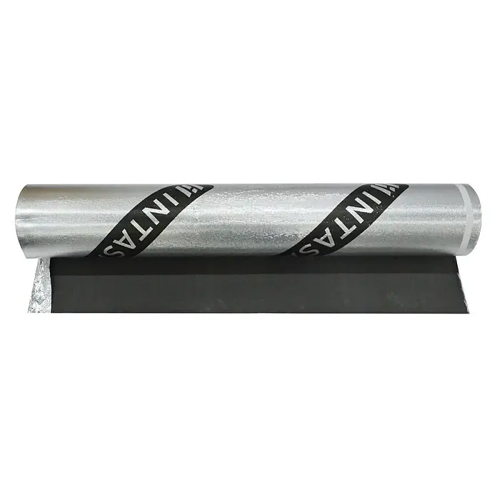 Base aislante Eva Flex Aluminio - 15 m², 12,5 m x 1,2 m x 2 mm - Primer plano de un rollo de lámina impermeabilizante VINTAS con una superficie de aluminio reflectante y el nombre de la marca impreso. Ideal para impermeabilizar techos.