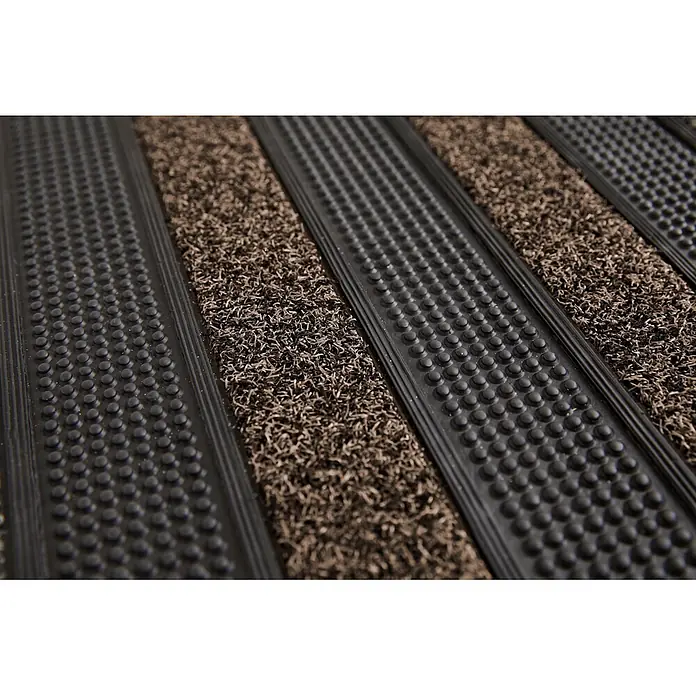 Fußmatte Brandon - 60 x 40 cm, Braun, Material Nutzschicht: 100 % Polypropylen - Nahaufnahme einer dunkelgrauen und braunen strukturierten Fußmatte mit Gummistreifen und Faserborsten.