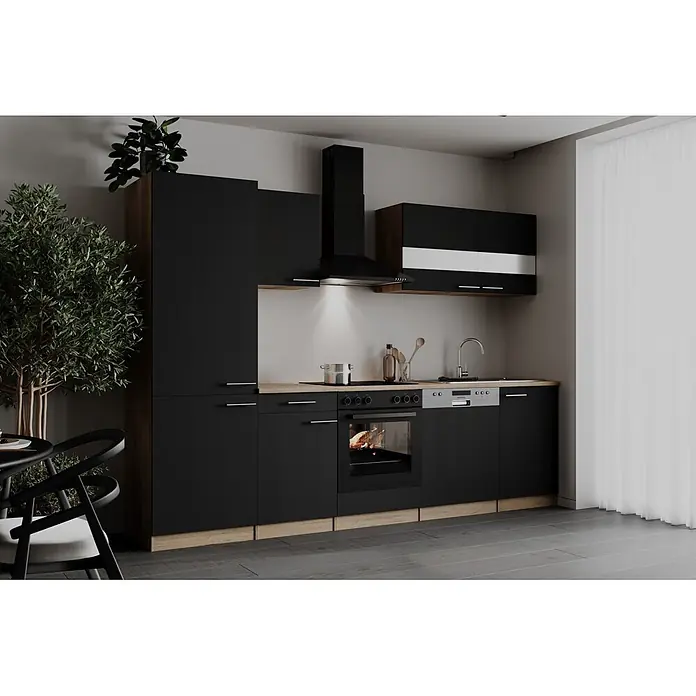 Respekta Küchenzeile Merle - Breite: 280 cm, Schwarz, Mit Elektrogeräten - Moderne schwarze Küchenzeile mit Holzplatte, integriertem Backofen, Kochfeld, Spüle und Dunstabzugshaube in einem Raum mit Pflanzen.