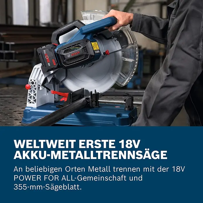 Bosch Professional AMPShare 18V Akku-Metalltrennsäge GCD 18V-355 - 18 V, Ohne Akku, 1.300 U/min - Eine Person bedient eine Bosch 18V Akku-Metalltrennsäge mit 355-mm-Sägeblatt zum Trennen von Metall.