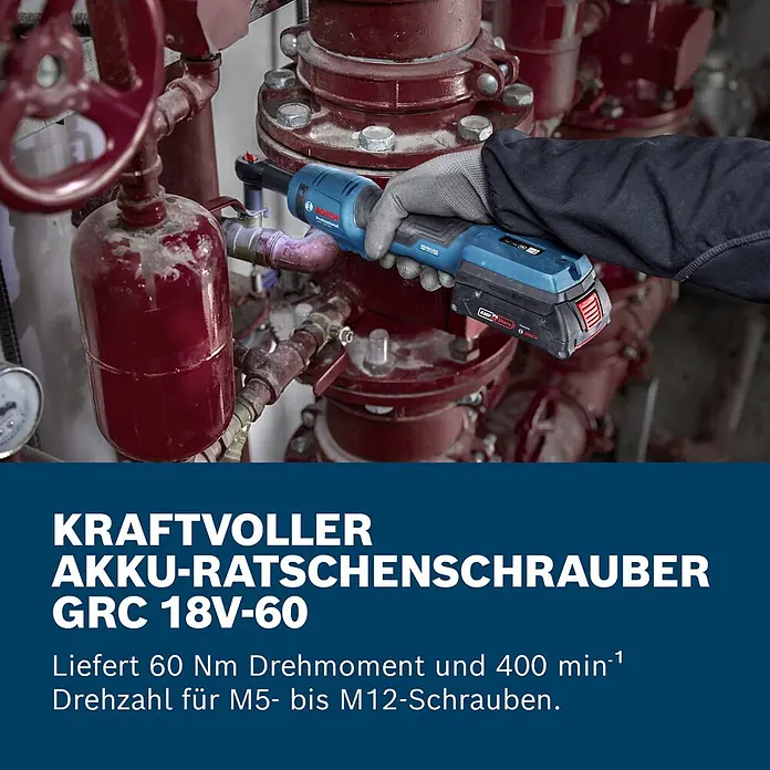 Bosch Professional AMPShare 18V Akku-Ratschenschrauber - 18 V, Ohne Akku, ⅜″ Vierkant - Eine behandschuhte Hand bedient einen blau-schwarzen Bosch GRC 18V-60 Akku-Ratschenschrauber an roten Industrierohren.