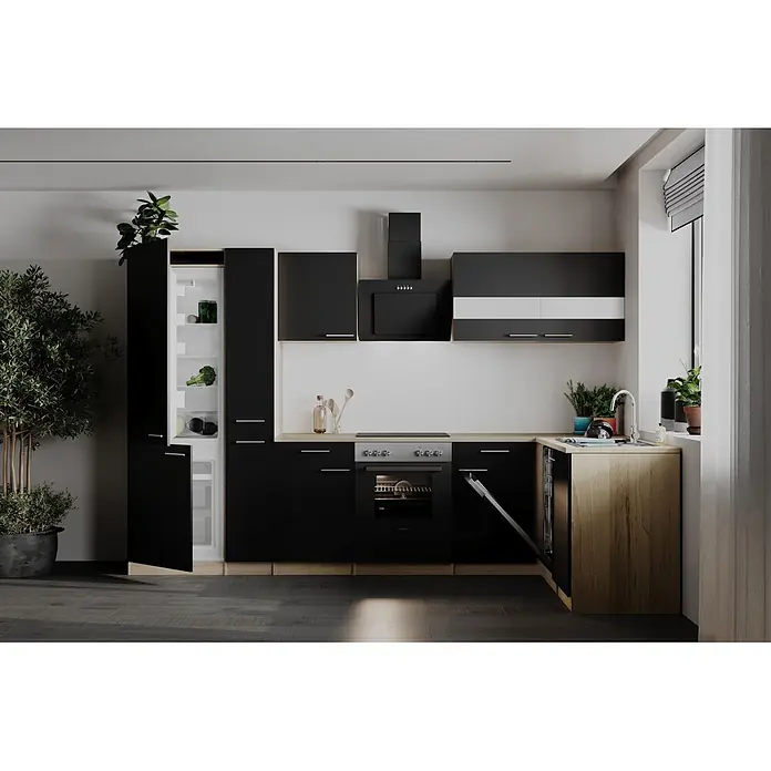Respekta Winkelküche Merle - B x L: 310 x 172 cm, Schwarz, Mit Elektrogeräten - Eine moderne Küche mit schwarzen Schränken, hellen Holz-Arbeitsplatten und Edelstahlgeräten, inklusive offenem Kühlschrank und teilweise geöffnetem Geschirrspüler.