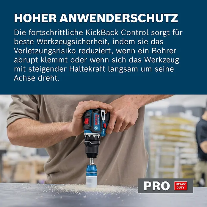 Bosch Professional AMPShare 18V Akku-Bohrschrauber-Set GSR 12V-32 FC 2x2,0AH - 12 V, 2 Akkus, 32 Nm, 9 -tlg. - Eine Person nutzt einen blauen Bosch Akkuschrauber mit Staubfangaufsatz zum Bohren in eine Oberfläche.