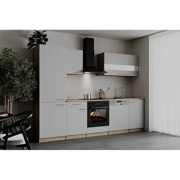 Respekta Winkelküche Merle - B x L: 310 x 172 cm, Weiß, Mit Elektrogeräten - Moderne Küche mit hellgrauen Schränken, Holz-Arbeitsplatte, schwarzem Backofen, Kochfeld, Spüle und Dunstabzugshaube, mit einem Brathähnchen im Ofen.