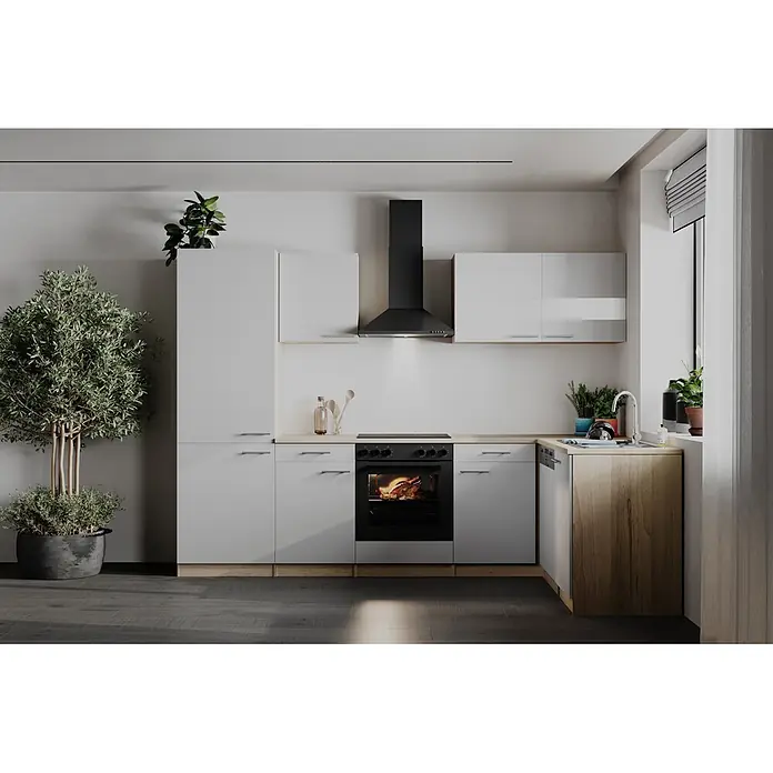 Respekta Winkelküche Merle - B x L: 280 x 172 cm, Weiß, Mit Elektrogeräten - Moderne Küche mit weißen Schränken, Arbeitsplatte in Holzoptik und schwarzen Geräten. Ein Huhn brät im Ofen.