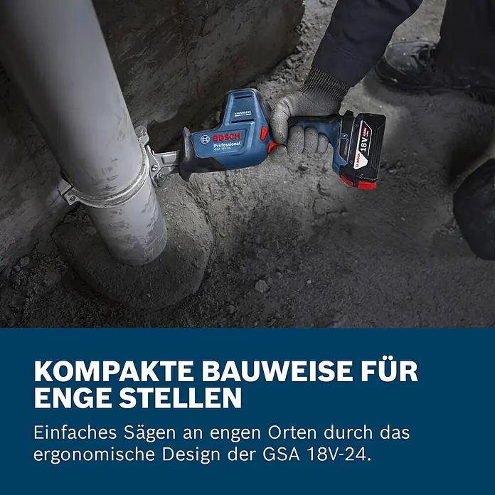 Bosch Professional AMPShare 18V Akku-Säbelsäge GSA 18V-24 -  - Eine Person nutzt eine kompakte blaue Bosch GSA 18V-24 Säbelsäge mit 18V Akku zum Sägen eines weißen Rohrs an einer engen Stelle.