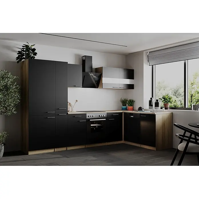 Respekta Winkelküche Merle - B x L: 310 x 172 cm, Schwarz, Mit Elektrogeräten - Moderne schwarze Küchenzeile mit Holzelementen, integriertem Kochfeld, Backofen, Geschirrspüler und Dunstabzugshaube in einer hellen Eckküche.