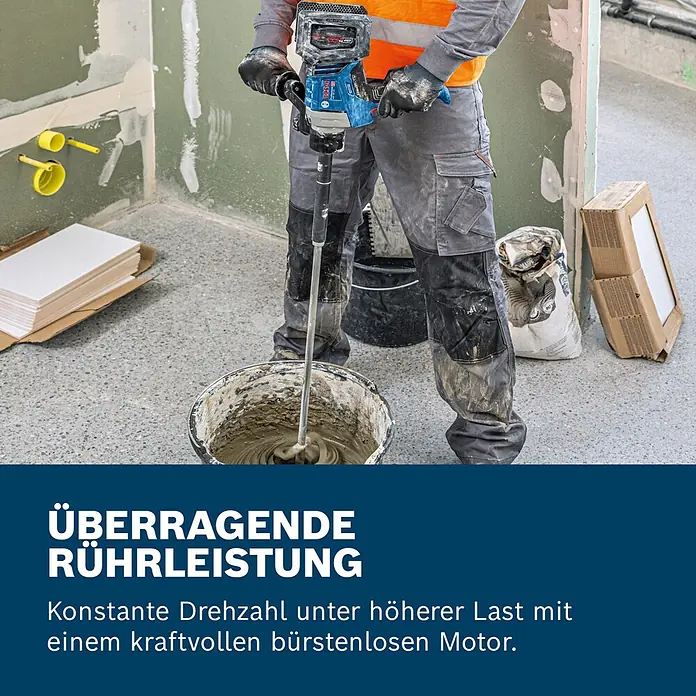Bosch Professional Akku-Rührwerk GRW 18V-120 - 18 V, Anzahl Akkus: Ohne Akku - Blauer Bosch Mischer rührt Mörtel in einem Eimer auf einer Baustelle.