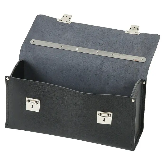 Hepco & Becker Werkzeugtasche Favorit 7190 - Innenmaß: B x T x H: 340 x 110 x 170 mm, Leder - Geöffnete schwarze Ledertasche mit silbernen Schnallen und Beschlägen, die das Innere und das hochwertige Material der Tasche zeigt.