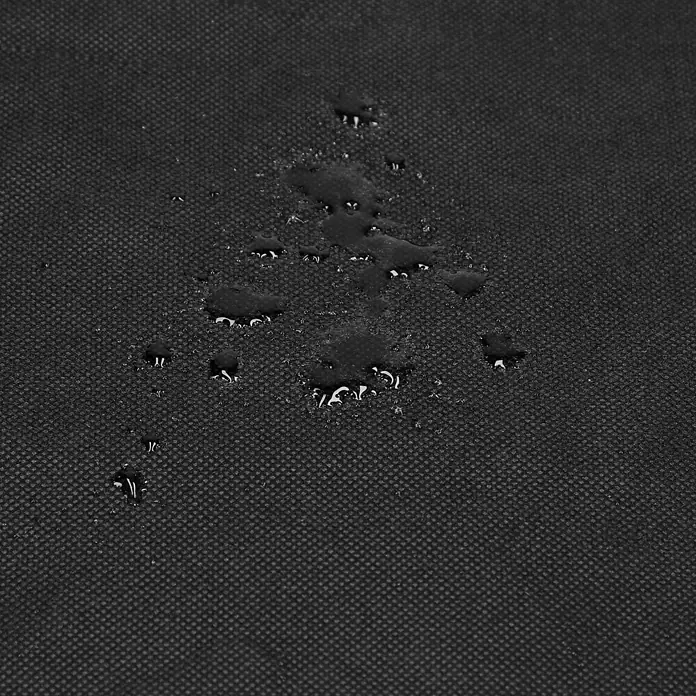 Sunfun Auflagen-Schutzhülle - L x B x H: 125 x 32 x 50 cm, Polyester, 160 g/m², Schwarz - Wassertropfen perlen auf einer schwarzen, strukturierten, wasserabweisenden Stoffoberfläche.