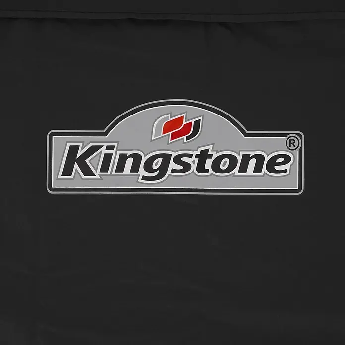 Kingstone Grill-Schutzhülle - Passend für: Kingstone Gasgrill Cliff 4500 / 4 Brenner Grills - Kingstone Logo in Silber, Grau und Rot auf schwarzem Stoffhintergrund.