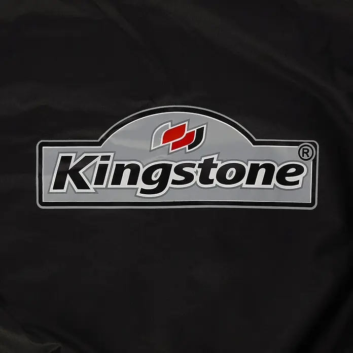 Kingstone Grill-Schutzhülle Cliff 605-II Built In - Kunststoff, Passend für: Kingstone Gasgrill Cliff 605-II Built In - Schwarzer Kingstone Markenstoff mit grauem, schwarzem, rotem und weißem Logo.