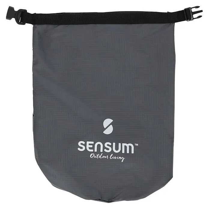 SENSUM Sitzgruppen-Schutzhülle - L x B x H: 250 x 140 x 85 cm, Polyester, 140 g/m² - Grauer Packsack mit schwarzem Rollverschlussriemen, Schnalle und SENSUM Logo.