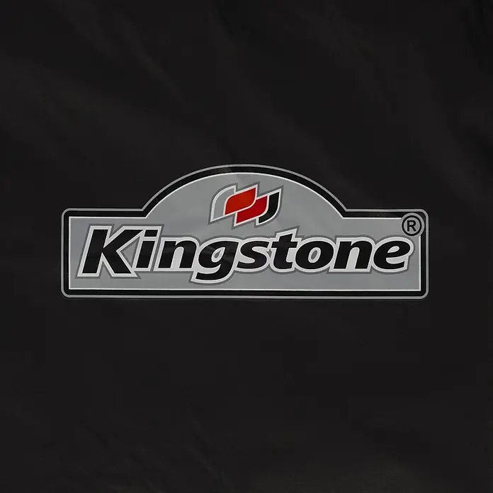 Kingstone Grill-Schutzhülle - Passend für: Kingstone Kugelgrill Sunset II, Kunststoff - Kingstone-Logo in Grau, Silber, Rot und Schwarz auf dunkler, strukturierter Oberfläche.