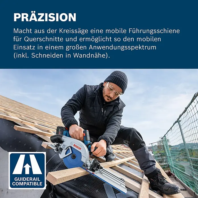 Bosch Professional AMPShare 18V Akku-Handkreissäge Pro Heavy Duty GKS 18V-57-2 GX - 18 V, Ohne Akku, Durchmesser Sägeblatt: 165 mm, 5.000 U/min - Eine Person nutzt eine blaue und silberne Bosch Kreissäge mit Führungsschiene zum Schneiden von Holz auf einem Dach.