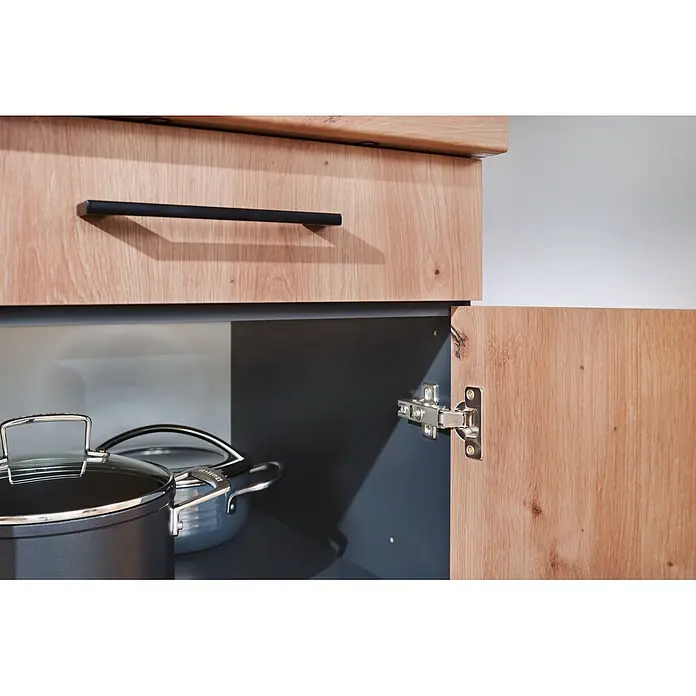 Respekta Sideboard Oliver - Breite: 150 cm, Artisan Eiche, Mit Oberschrank - Offener Küchenschrank in Holzoptik mit dunklem Innenraum und zwei Töpfen. Darüber eine Schublade mit schwarzem Griff.