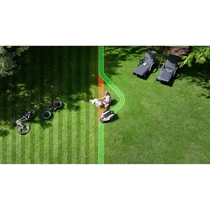Greenworks Mähroboter AI Mowbot 10 GW KI RTK+VISION - 1.000 m², Schnittbreite: 20 cm, Satellitengestützte Navigation, RTK - Ein grau-schwarzer Mähroboter mäht einen Rasen entlang eines markierten Pfades, Kind und Hund ausweichend.