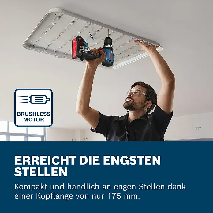 Bosch Professional AMPShare 18V Akku-Schlagbohrschrauber GSB 18V-65 - 18 V, Ohne Akku, 63 Nm, Ohne Akku, ohne Koffer - Mann montiert mit kompaktem Bosch Akku-Bohrschrauber und bürstenlosem Motor eine LED-Deckenleuchte.