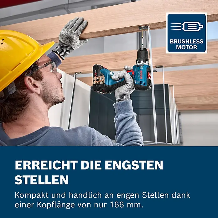 Bosch Professional AMPShare 18V Akku-Bohrschrauber GSR 18V-65 - 18 V, 2 Akkus, 4 Ah, 76 Nm, 2 x 4 Ah Akku, mit L-BOXX-Koffer - Eine Person nutzt einen kompakten blauen Bosch Akku-Bohrschrauber, um in einen Holzbalken zu schrauben, ideal für enge Stellen.