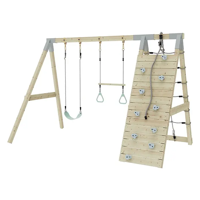 OutdoorToys Schaukel Klettergerüst Waschbär - B x L: 183 x 322 cm, Holz - Hölzernes Spielset mit einer Schaukel mit mintfarbener Sitzfläche, Turnringen und einer Kletterwand mit weißen Griffen und Seil.