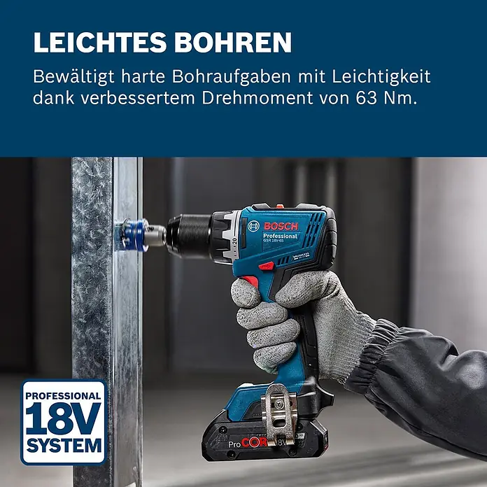 Bosch Professional AMPShare 18V Akku-Bohrschrauber GSR 18V-65 - 18 V, 2 Akkus, 4 Ah, 76 Nm, 2 x 4 Ah Akku, mit L-BOXX-Koffer - Eine behandschuhte Hand hält einen blauen Bosch 18V Akku-Bohrschrauber, der mit einem Lochsägeaufsatz in einen Metallständer bohrt.