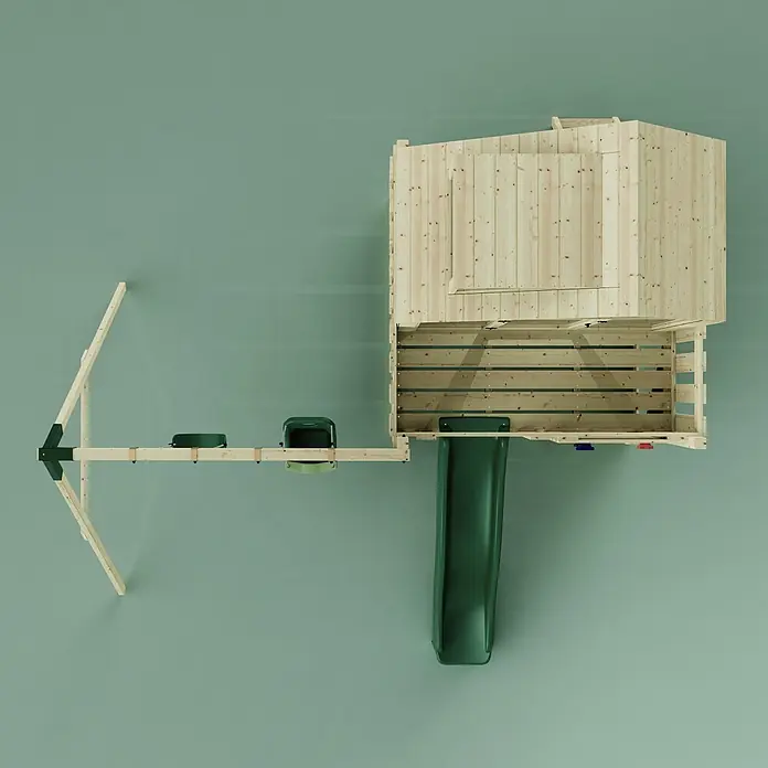 OutdoorToys Klettergerüst Lasse - 399 x 414 x 291 cm, Holz, Grün - Draufsicht auf ein Holzspielhaus mit grüner Rutsche und zwei Schaukeln.