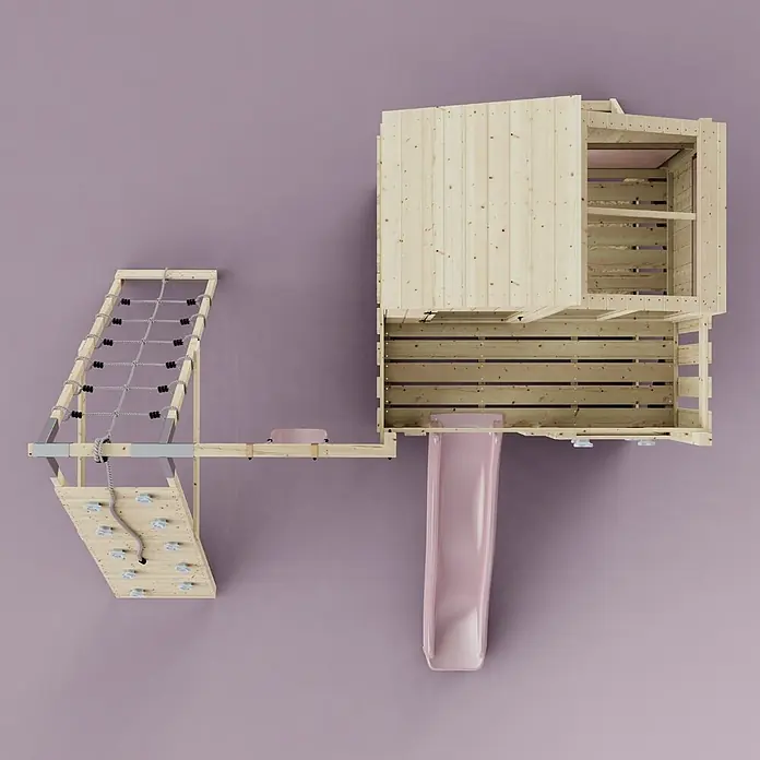 OutdoorToys Klettergerüst Julie - 399 x 414 x 291 cm, Holz, Rosa - Hölzerner Indoor-Spielturm mit Kletternetz, Kletterwand und rosa Rutsche, an einer lila Wand befestigt.